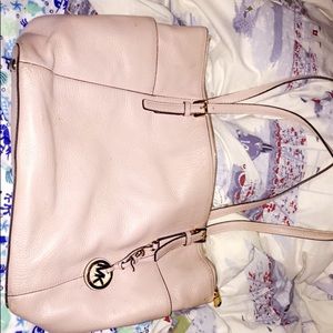 Light pink purse 👛